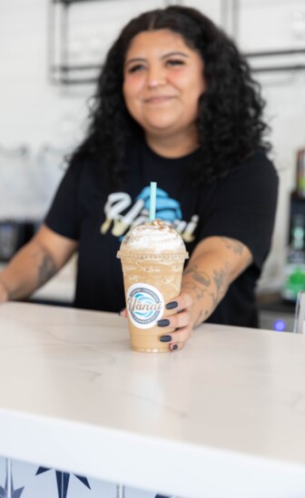 Adriana serving up a blended ice chai.