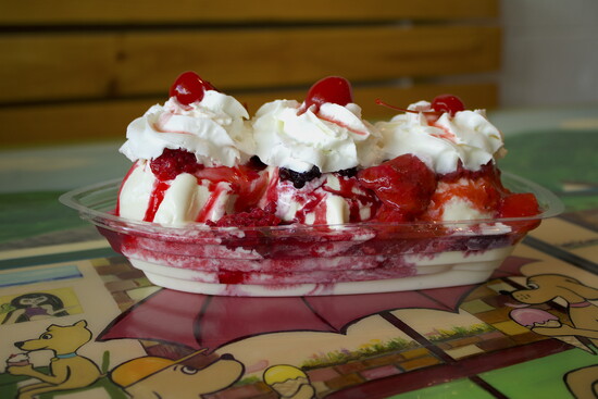 Sweetberries Eatery and Frozen Custard: Local Flavor, Sweet Treats