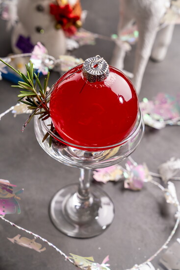 Holiday cocktail/decor at Lib's Grill. Photo Credit: Steve Vilnit