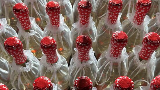 Sheryl gifted each attendee with Prosecco & Red Foiled Chocolate Kisses in keeping with the Italian soiree vibe!