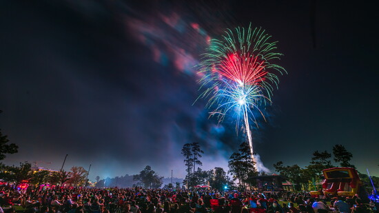 Crowds enjoy July 4th fireworks at Northshore Park in The Woodlands. Photo Courtesy of Visit The Woodlands