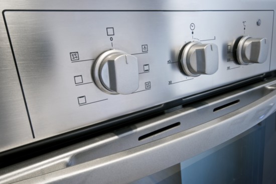 Stainless steel appliances: Use a warm, damp, soft cloth mixed with a mild dish detergent. 