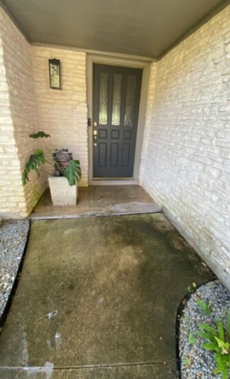 Entrance without Rolling Suds treatment