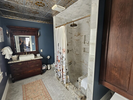 Inside a room at the Vandiver Inn. Photo courtesy of Vandiver Inn. 