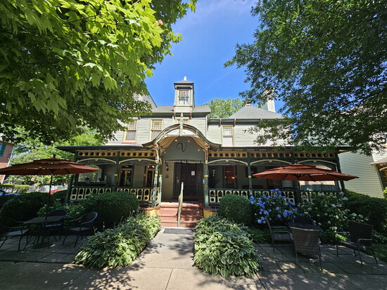 The exterior of the Vandiver Inn. Photo courtesy of the Vandiver Inn