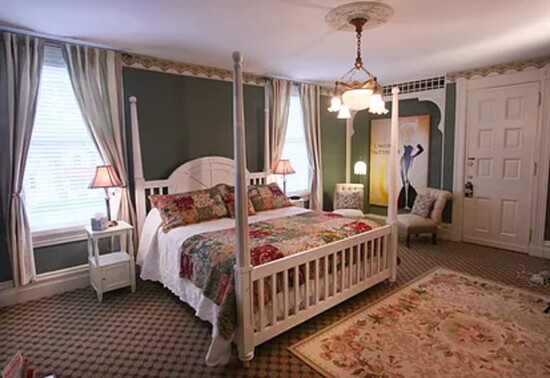 Inside a room at the Vandiver Inn. Photo courtesy of Vandiver Inn.