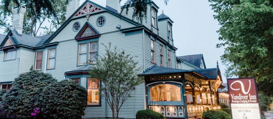 The exterior of the Vandiver Inn. Photo courtesy of the Vandiver Inn
