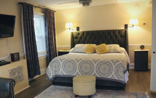 Inside a room at the Vandiver Inn. Photo courtesy of Vandiver Inn.