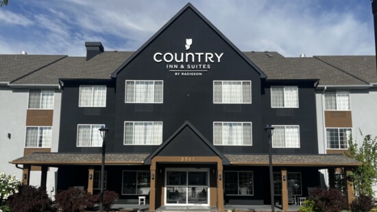 Country Inn & Suites (2501 W 29th St.)