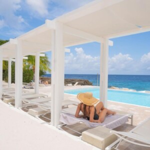 papagayo-beach-hotel-and-resort-curacao_azr1j1ab-300?v=1