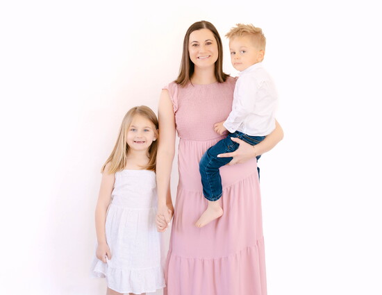 Jenny Pearson with her children, Lena (L) and Layden (R).