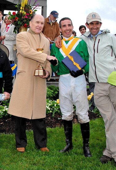 Robert Duvall congratulates rider Chip Miller and trainer Jack Fisher for a win in 2007. Douglas Lees Photo