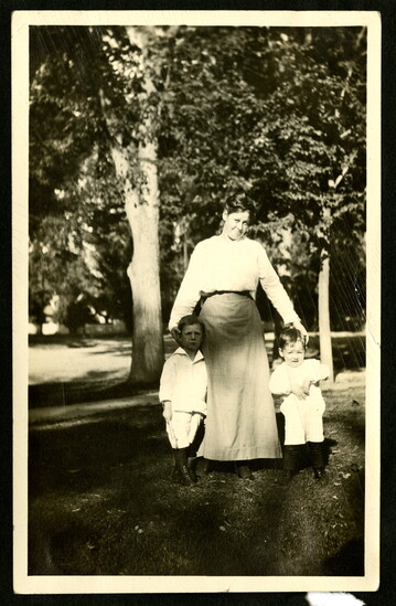 2004.38.0005A, City of Greeley Museums, Permanent Collection. Hilda Cox and sons, ca. 1912-1914, photographer unknown. 