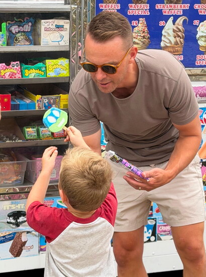 Matt helps his young nephew pick out the perfect frozen treat.