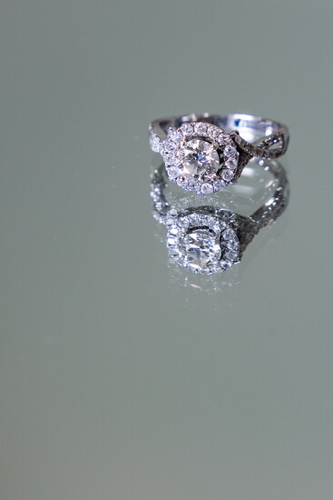 Diamond engagement ring