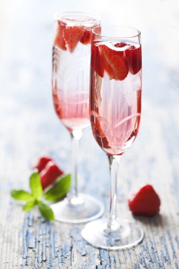 SlimKitchen Cookbook's Strawberry Spritzer