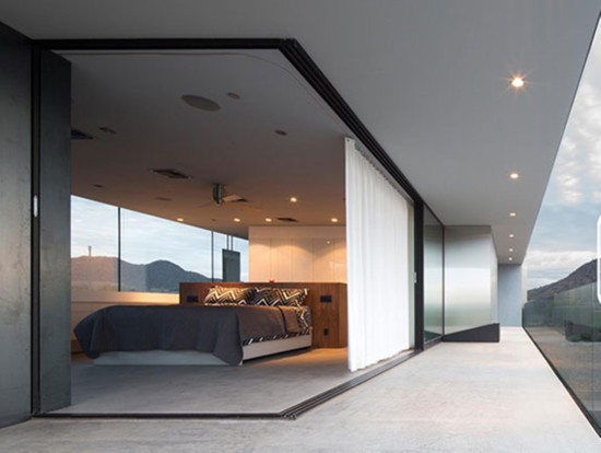  #6 Western Multi-slide aluminum units create indoor and outdoor spaces.