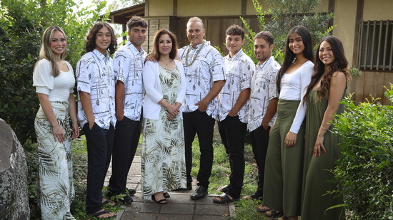 Left to right: Seizen, Kimo Jr., Kaukahi, Star (late wife), Mayor Alameda, Kaulana, Kaulike, Kira and Angel