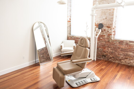 Modern Beautique patience treatment room
