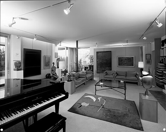 Bessie and Hans Bechtler’s living room, Sonnenbergstrasse, Zürich, Switzerland, 1982. Photo: Charly Keller.