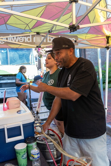 Vendors enjoying TASTE Leesburg.
