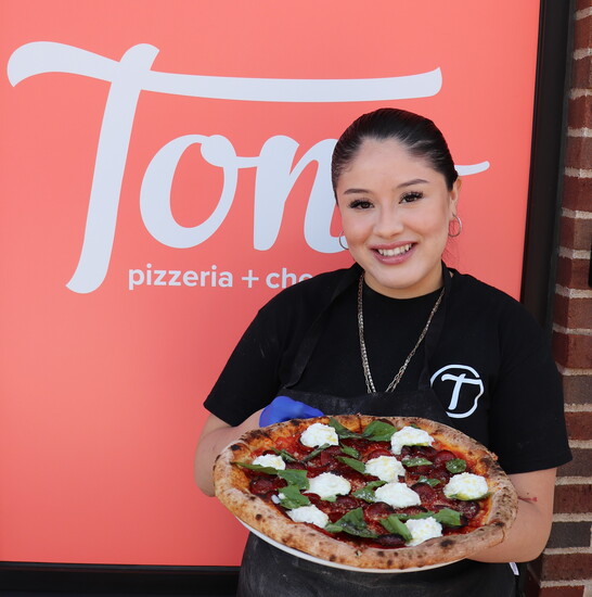 Daniela, Manager, Tono