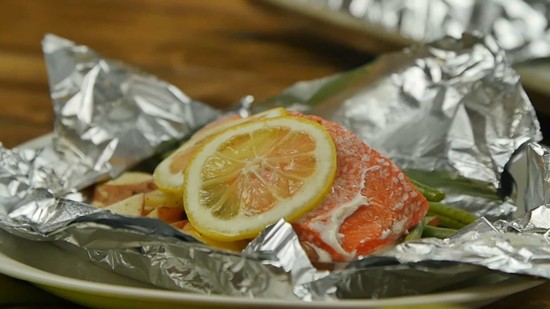 Lemon-garlic salmon pack