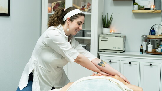 Hands at work: Lyssa helping a client unwind.