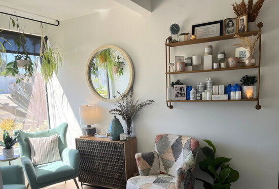 Amie House’s cozy waiting area includes cherished photos of Pam’s grandmother and Lyssa’s grandfather.