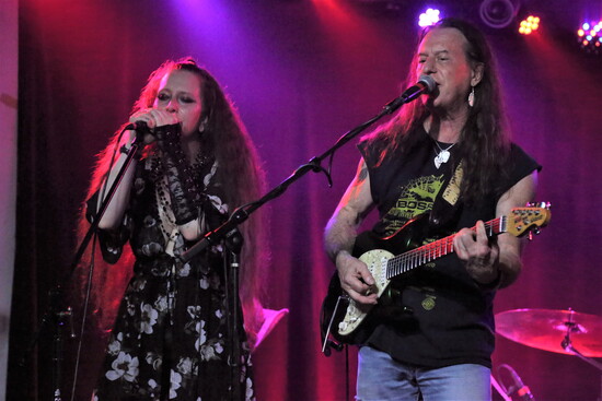 Glenn performing with Oria