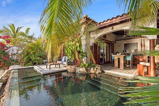 Superior Beach Front Pool Suite