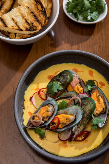 From ube pancakes to fresh poke, five diverse dining options satisfy every island craving.