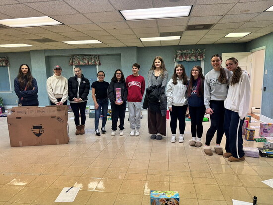 Deanna Dell Bene and the SPFHS Interact Club organize gifts for families in need