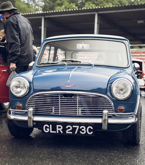 Tour London with Small Car Big City.