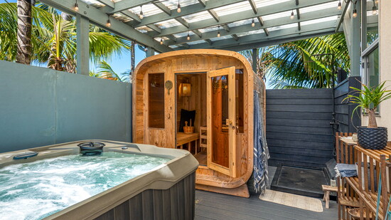 Hot Tub & Sauna/Elements House