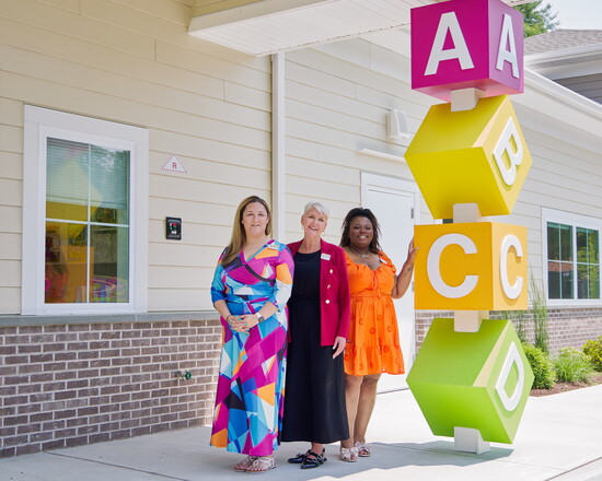 From L-R: TLE center director Jennifer Higgins, Shannon Doherty and Manager Kesha Davis.