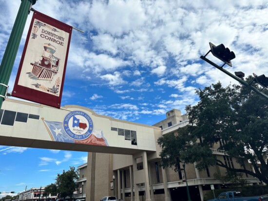 Present-day photo of the crosswalk between the courthouse and the Court Annex building over Davis Street in downtown Conroe. Photo-Kimberly Sutton