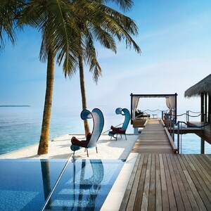 velaa_private_island_romantic_pool_residence-300?v=1