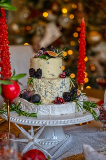 3-tiered cake of cheese