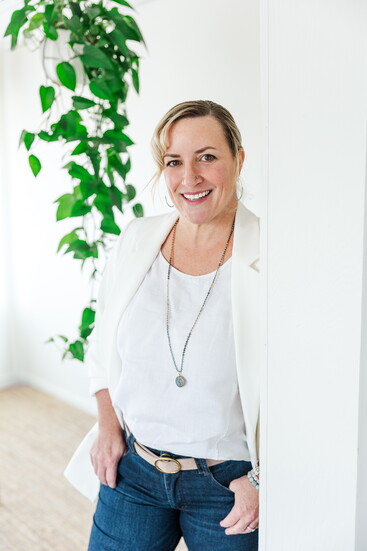 Kari Sims Anthon, C-IAYT, ERYT-500 YACEP  Co-Founder & Program Manager, NEDA-Proficient End-of-Life Doula