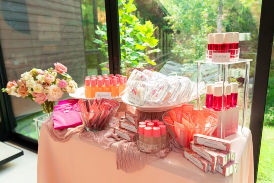 Gift bag table