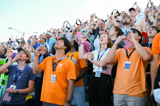 UT Engineering students watching the Artemis II launch