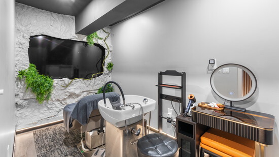 The Cave Room: Our specialized space for high-level care, including pre and post-hair transplant treatments and dedicated extension maintenance.