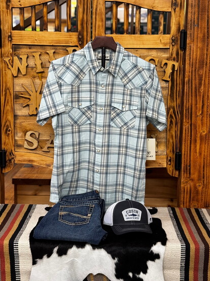 An Ariat outfit - Jeans M7 and Hinkle Retro snap shirt with an Ariat ballcap
