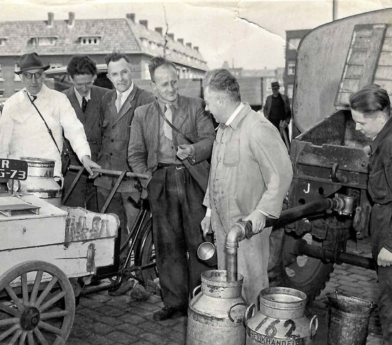 Great-Opa Sybrand vander Dussen peddling milk in Holland