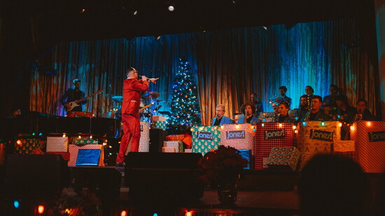 Anthony D'Amato fronting Remember Jones