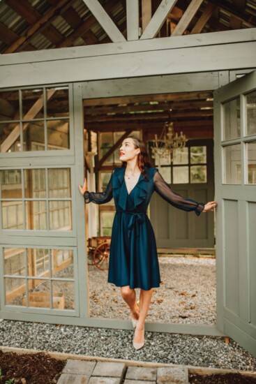 Flowing ruffles, diaphanous sleeves, and a tie waist serve ballerina vibes in this 1970s navy cocktail dress. (Unlabeled, model’s own)