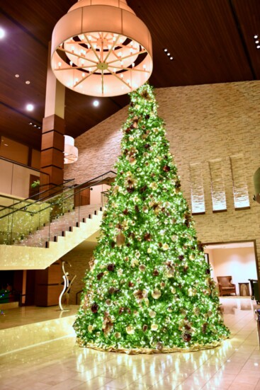 The glamorous tree welcomes guests at The Woodlands Resort