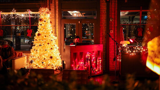 Merry Marlow brings the glitz and glam. Image courtesy of Marlow Bar.