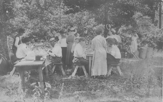Postcard produced between 1904-1918 of the early Tontitown Picnic (later known as the Tontitown Grape Festival).
